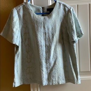 snowy blue and gold short sleeve The Limited top